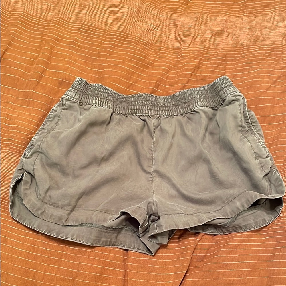 Aritzia loose shorts